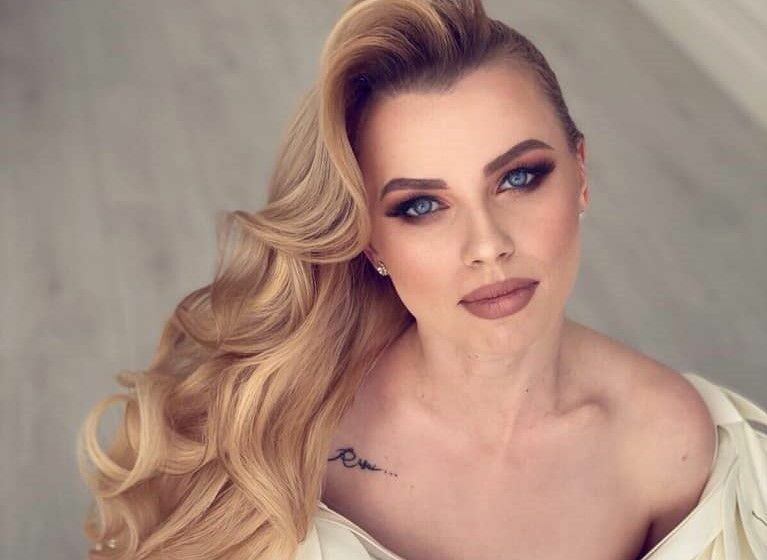 Munca îl slăvește pe om! Diana Voevuțki în rol de zugrav