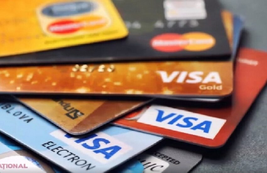 FOTO Ai card bancar? Iată cum te pot lăsa escrocii fără niciun leu