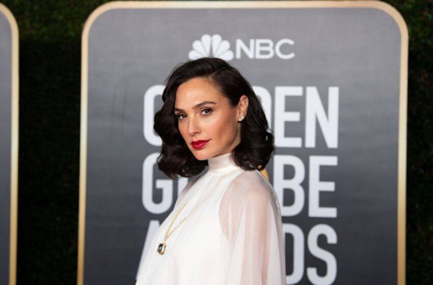 Gal Gadot își etalează burtica de gravidă în costum de baie. Cum arată actrița în al doilea trimestru de sarcină