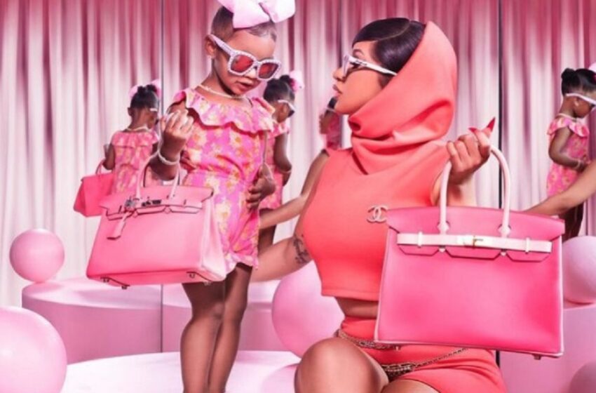 Fiica lui Cardi B are colecție de poșete Chanel și Dior la numai 2 ani. Micuța a primit cadou de la mama sa accesorii de 26.000 $