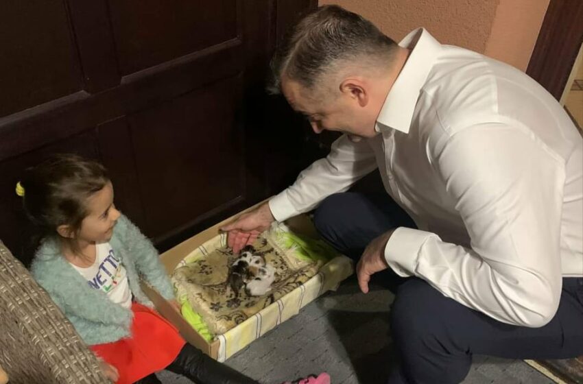  (VIDEO) Fiica de 5 anişori a lui Ion Chicu: De ce „toate tăticele” vin după fetiţe la grădiniţă, dar al meu nu?