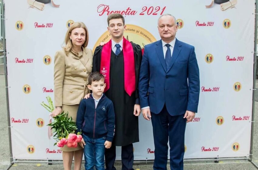  Emoții deosebite pentru familia Dodon. Fiul mai mare, Vlad, a participat la „Ultimul sunet”: Urez tuturor absolvenților să privească senin către noi orizonturi