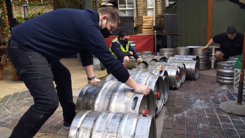 Pub-urile din Marea Britanie au rămas fără bere, la nici o lună de la ridicarea restricțiilor: „Așteptările ne-au fost depășite”