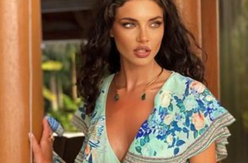 FOTO Are un corp de zeiță! Cristina Ich a lăsat totul la vedere în cel mai sexy costum de baie