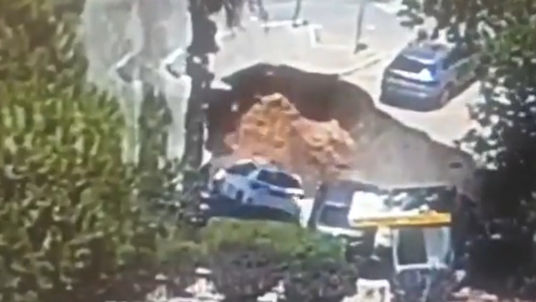  (video)  O groapă gigantică a apărut din senin în parcarea unui spital și a „înghițit” mai multe mașini