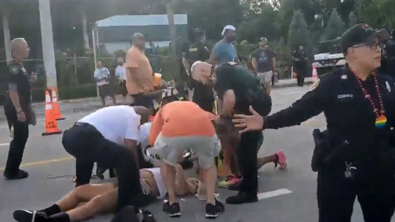 Un camion a intrat în mulțime la o paradă LGBT din Florida: Un bărbat a murit