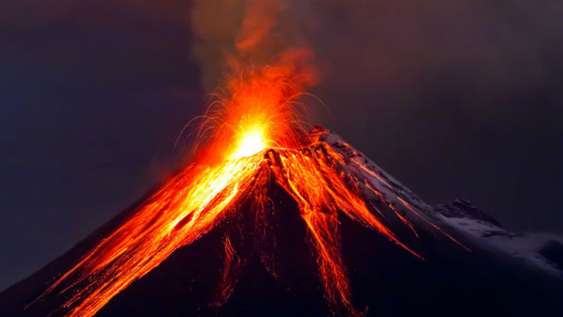 (FOTO) O casă a rămas neatinsă în infernul provocat de erupția vulcanului, de la Palma
