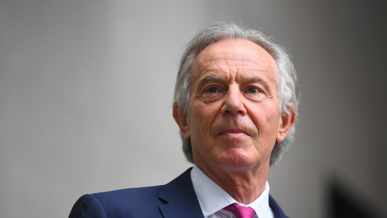  Tony Blair: „Dacă în aceste momente nu eşti vaccinat, înseamnă nu doar că eşti iresponsabil, ci de-a dreptul idiot”