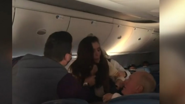  Bătaie în avion din cauza lipsei măștii de protecție. O femeie a fost arestată după ce a agresat un bătrân