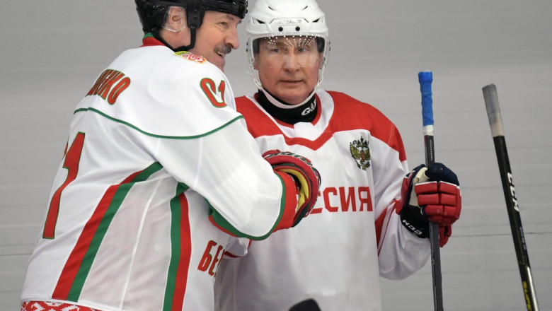 Putin și Lukașenko au făcut echipă într-un meci de hochei pe gheață