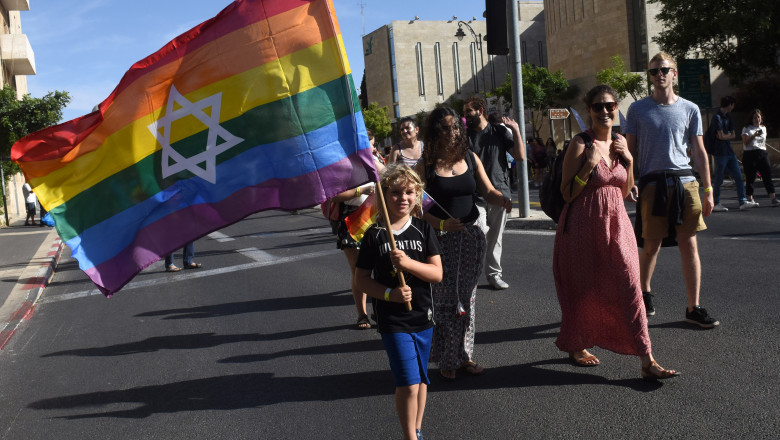  Cuplurile de homosexuali din Israel pot deveni părinți cu ajutorul unei mame-surogat