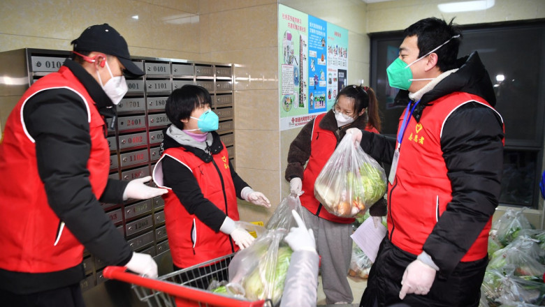  „Dau telefon mobil pentru mâncare”. Drama chinezilor din Xi’an, aflați în carantină: oamenii nu pot ieși nici să-și cumpere alimente