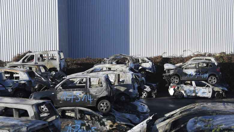  Revelion 2022 în Franța. Aproape 900 de mașini au fost incendiate și peste 400 de persoane au fost arestate